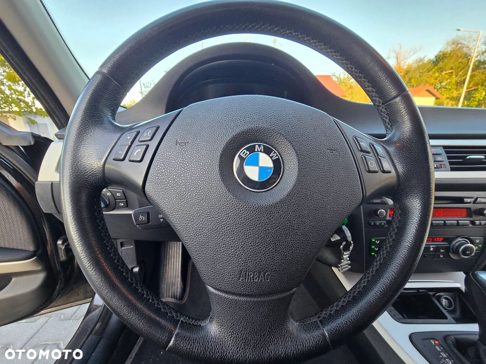 BMW Seria 3 318d DPF Edition Sport - 14