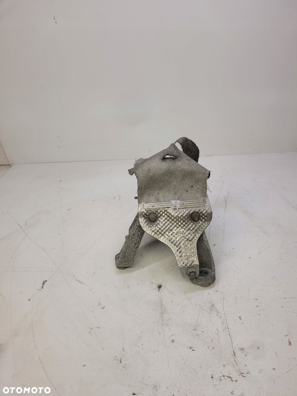 ŁAPA SILNIKA PRAWA AUDI A4 B8 A5 Q5 8K0199308EE - 1
