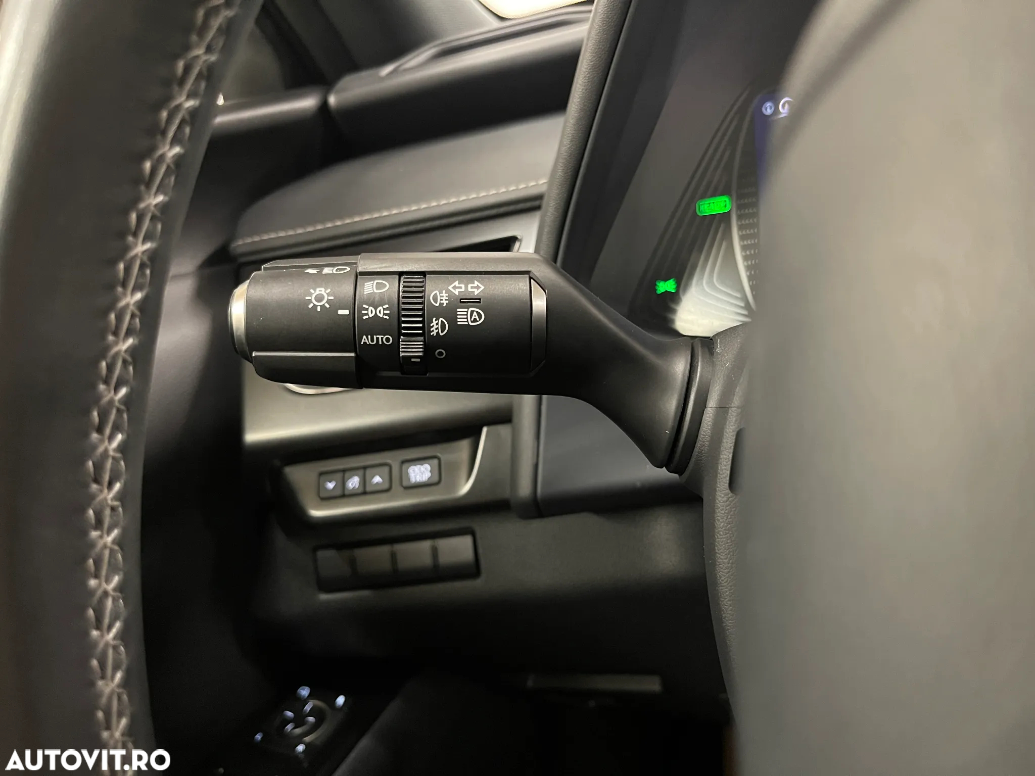 Lexus UX 250h 2.0L HEV 20H- (178 HP) 4X2 CVT Business - 24