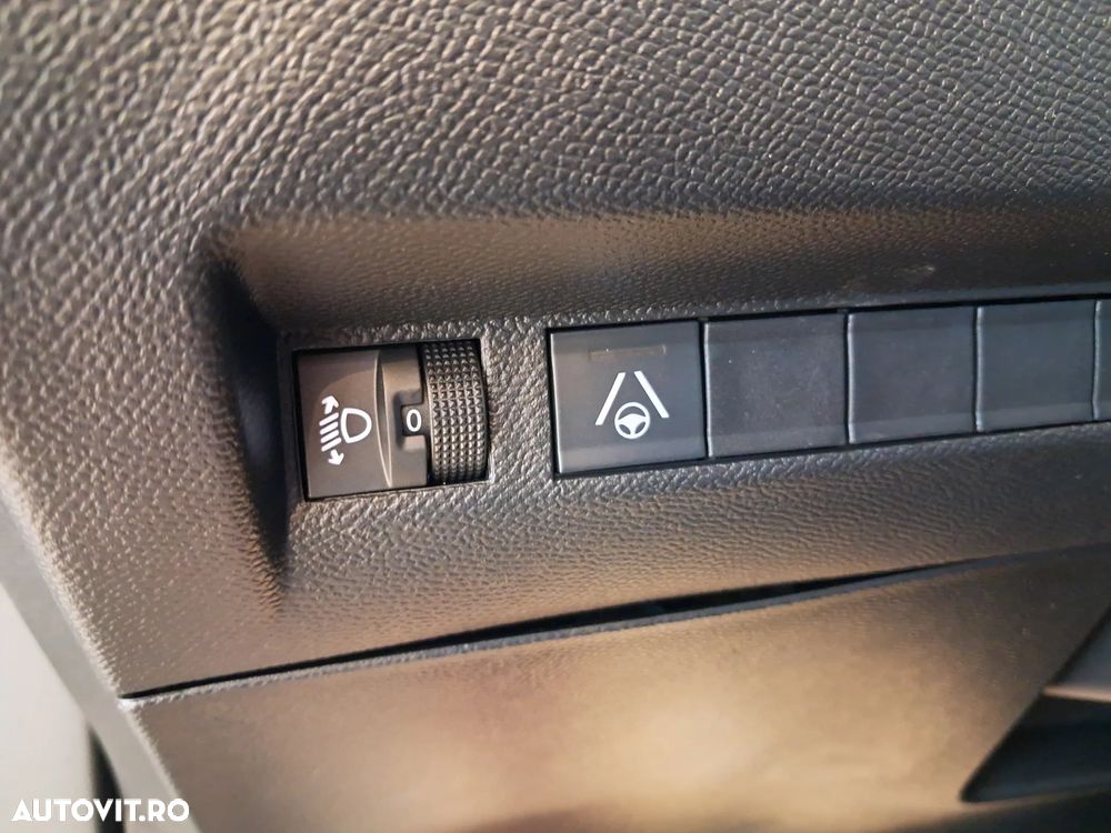 Peugeot 2008 Hybrid 145 e-DSC Allure - 13