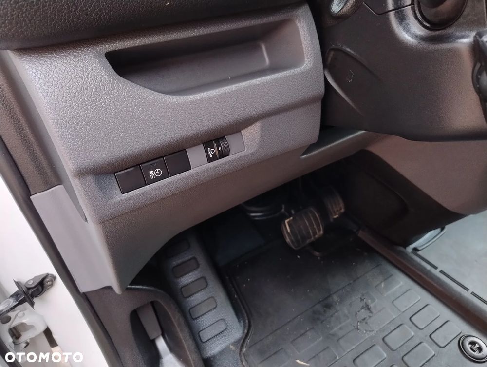 Peugeot EXPERT NOWY MODEL 1.6 HDI (101KM) AUTOMAT (L2H1) (EURO,6) KLIMA WEBASTO FULL OPCJA STAN IDEALNY NIE MA RDZY 100% BEZWYPADKOWY SERWIS A.S.O. DO KOŃCA ! ! ! - 16