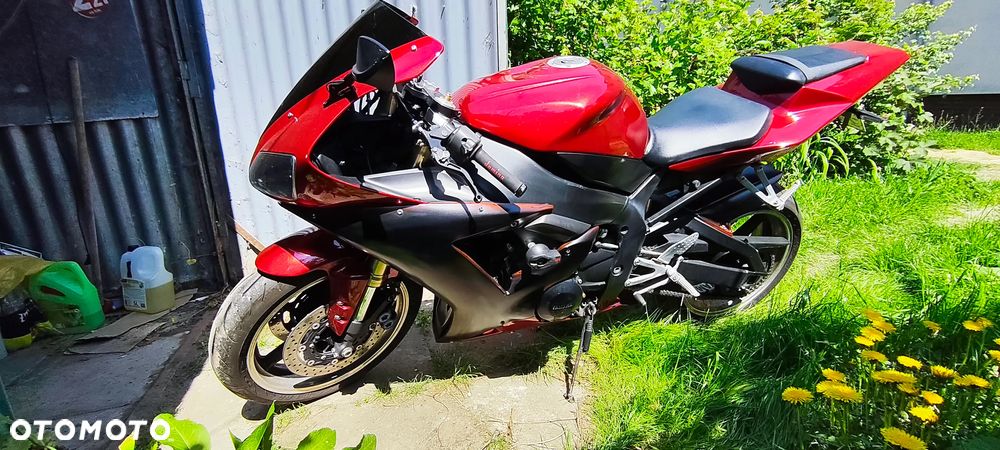 Yamaha R1 - 12