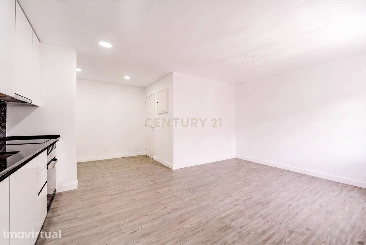 Apartamento T1 Como Novo, em Corroios - Grande imagem: 3/15