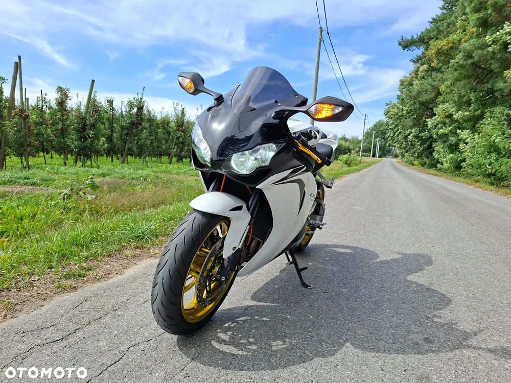 Honda CBR - 7