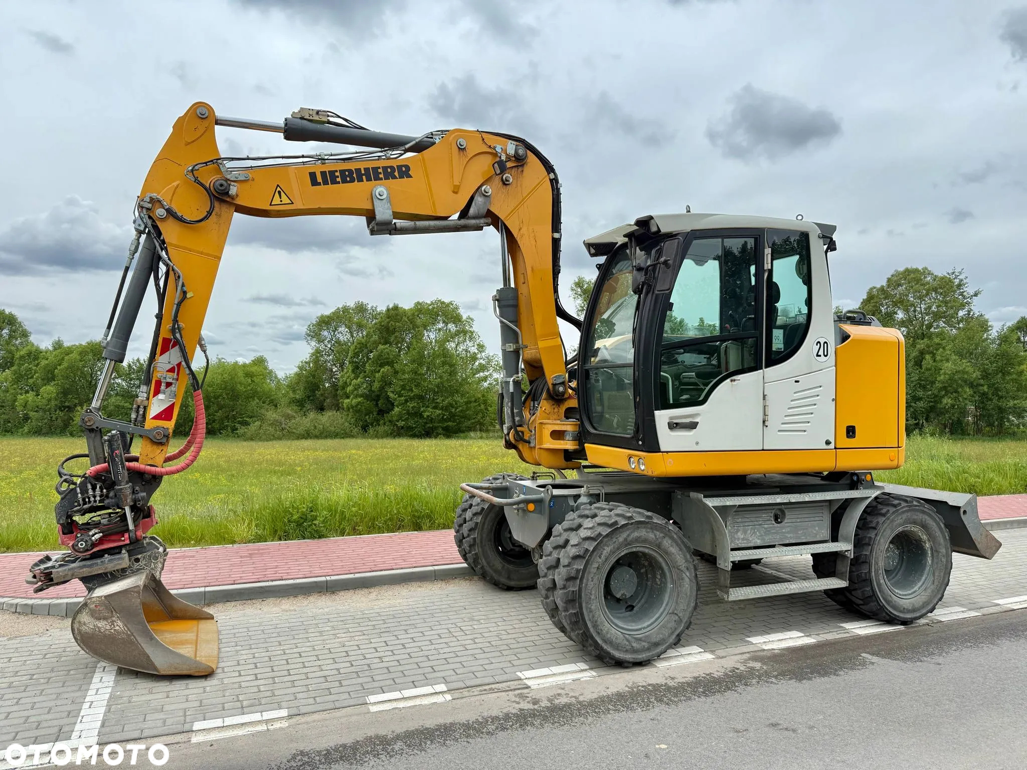 Liebherr A912 COMPACT *2017ROK, 3400 PRZEBIEGU, ROTOTILT ze szczypcami* - 4