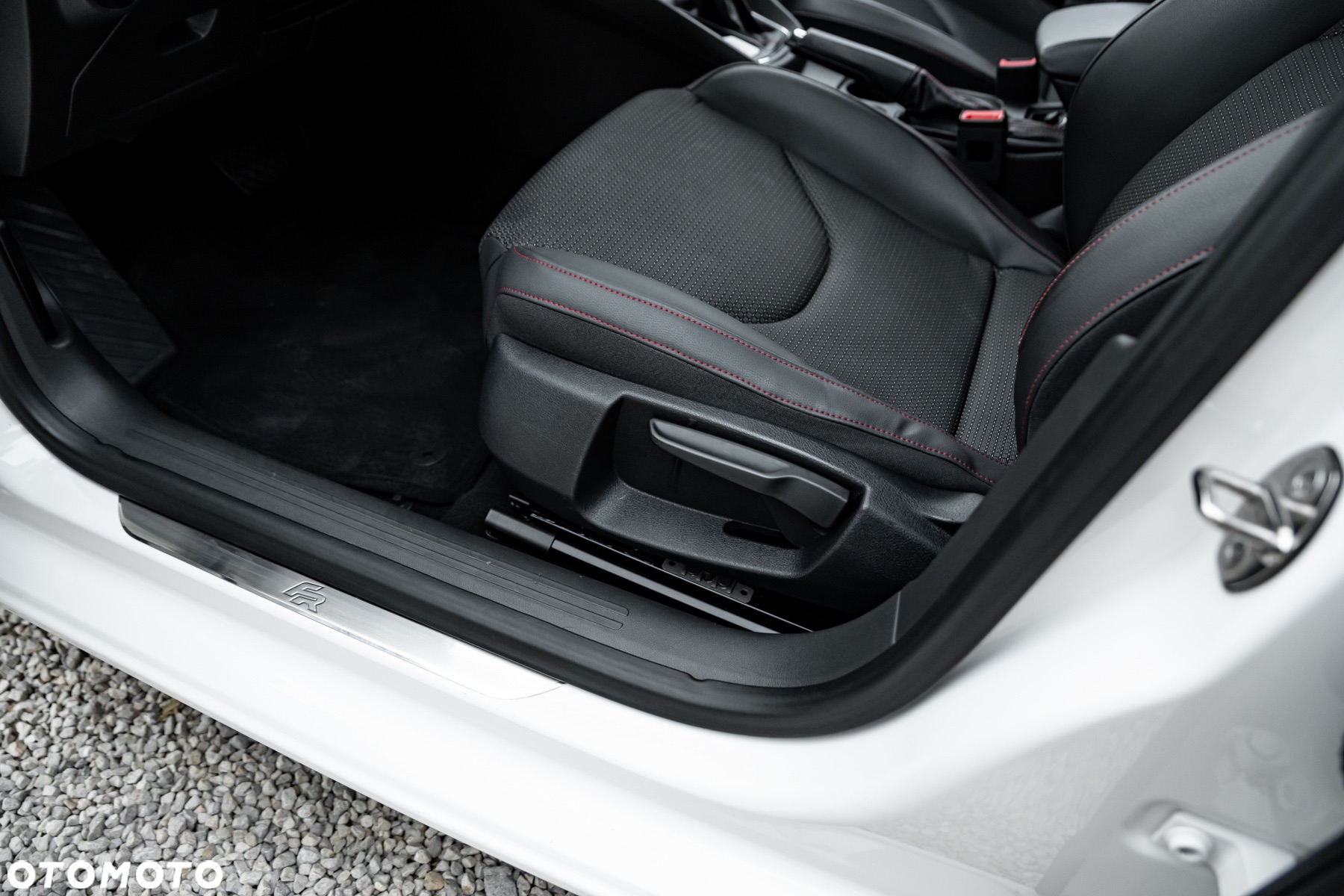 Seat Leon ST 2.0 TDI DPF DSG FR - 17