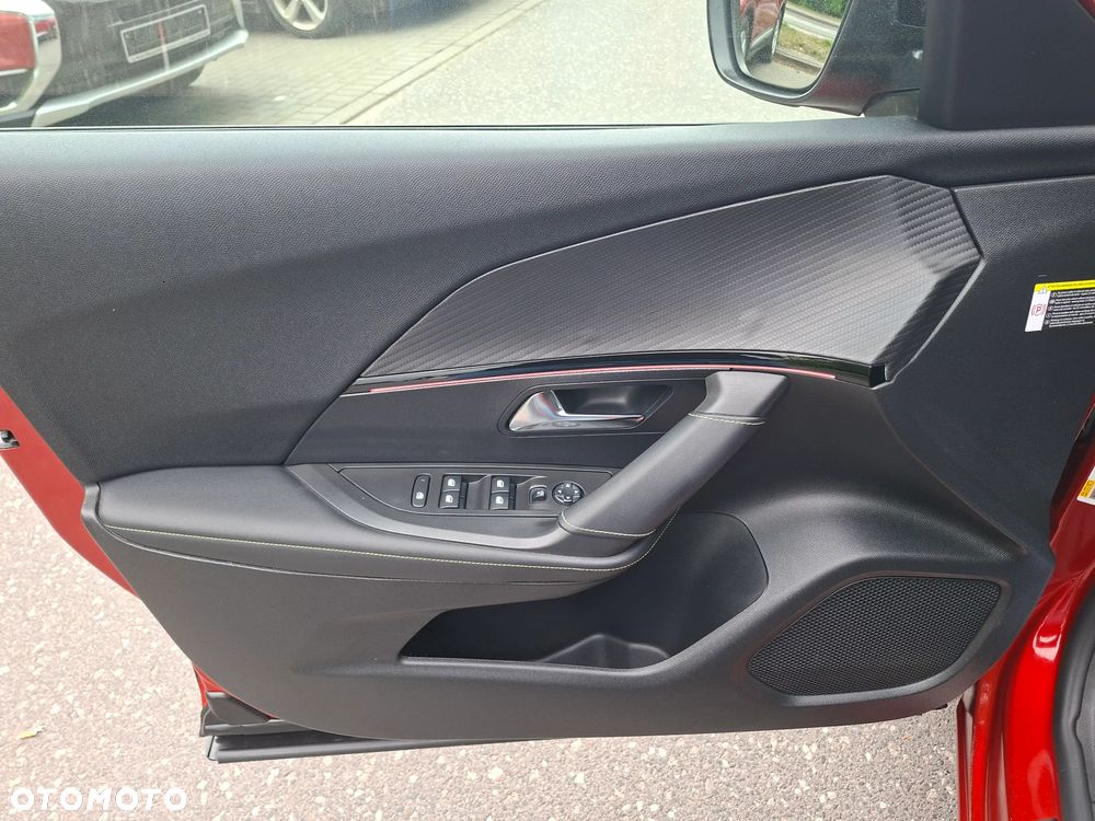Peugeot 2008 PureTech 130 EAT8 GT - 23