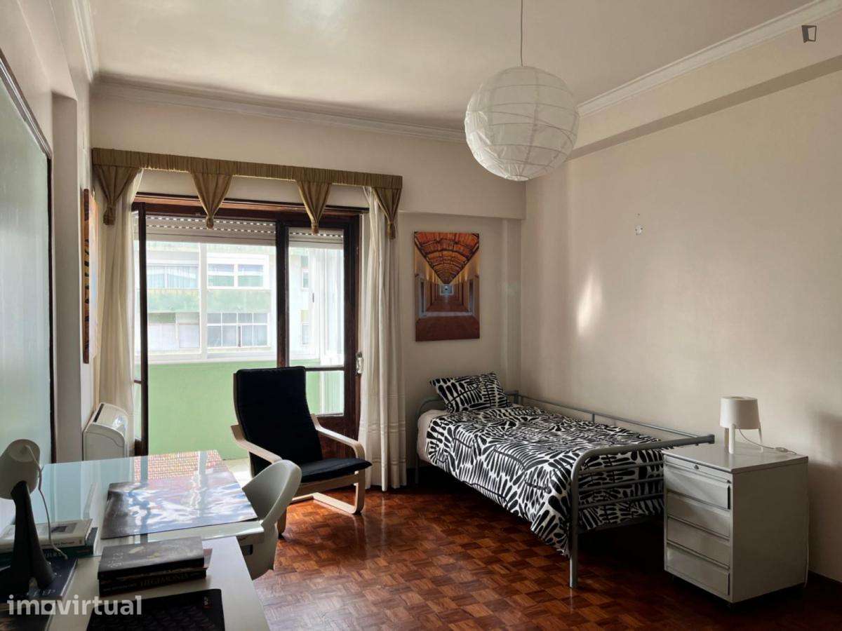 Quarto - localizado em Benfica Lisbon - Grande imagem: 3/22
