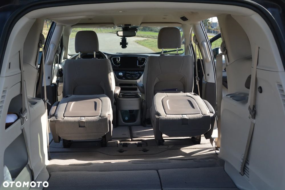 Chrysler Pacifica - 26