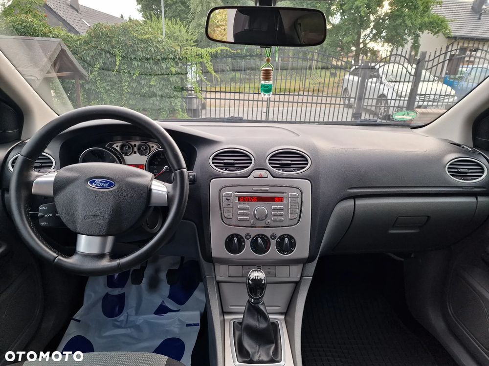Ford Focus 1.8 FF Trend - 22