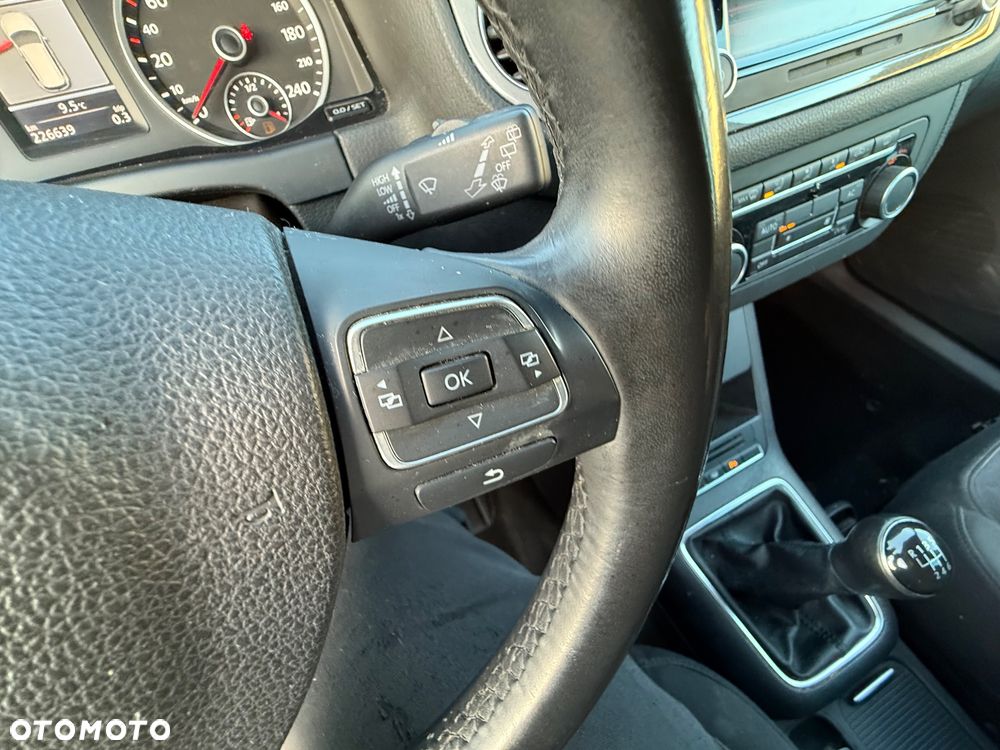 Volkswagen Tiguan 2.0 TDI DPF BlueMotion Technology Exclusive - 25