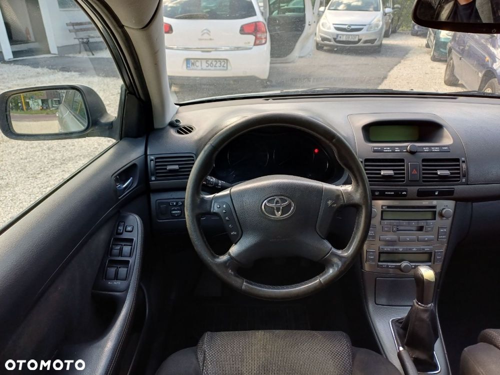 Toyota Avensis - 10