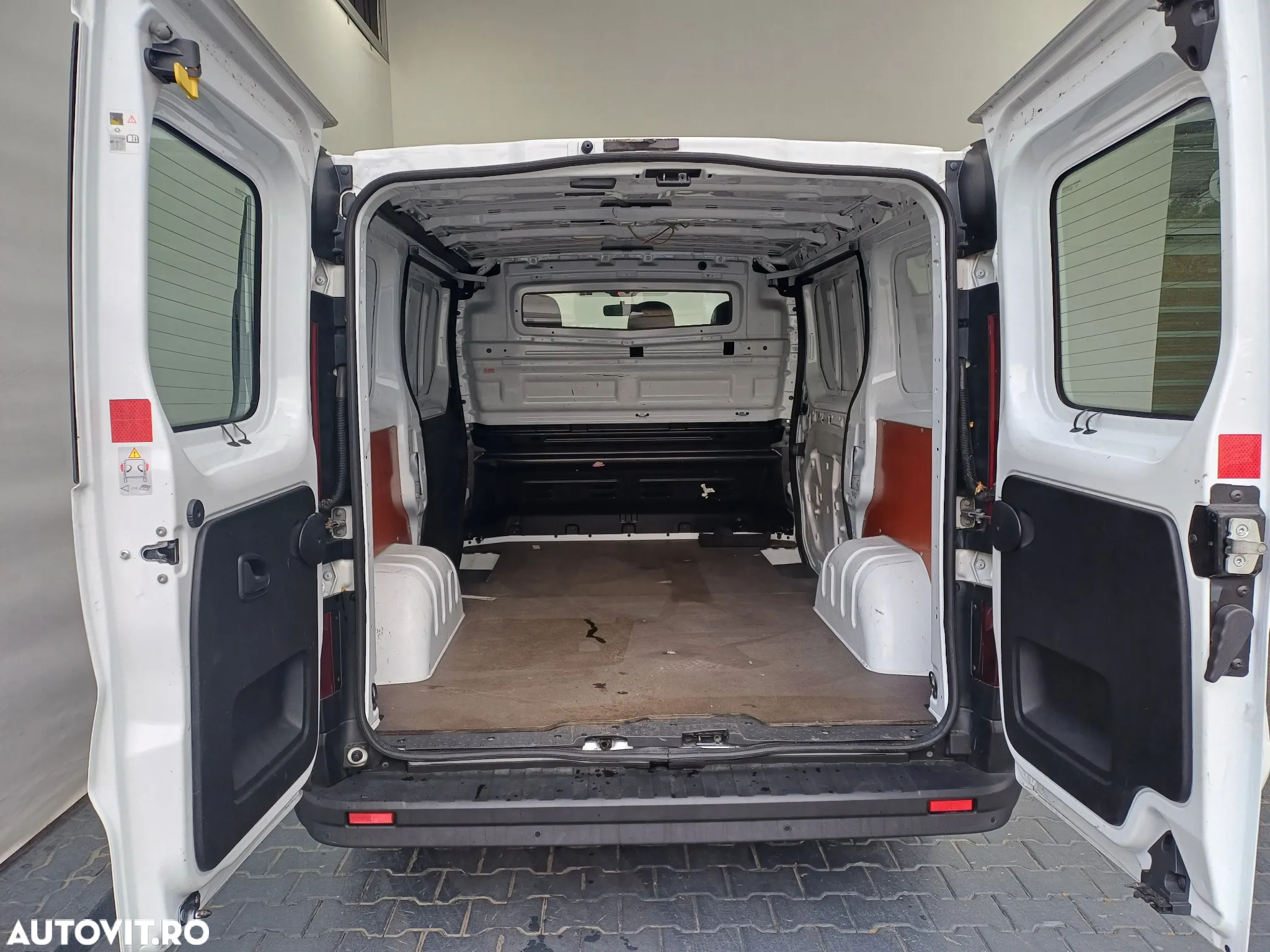 Opel Vivaro - 12