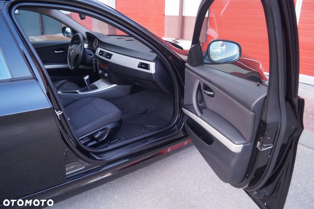 BMW Seria 3 318i Edition Exclusive - 26
