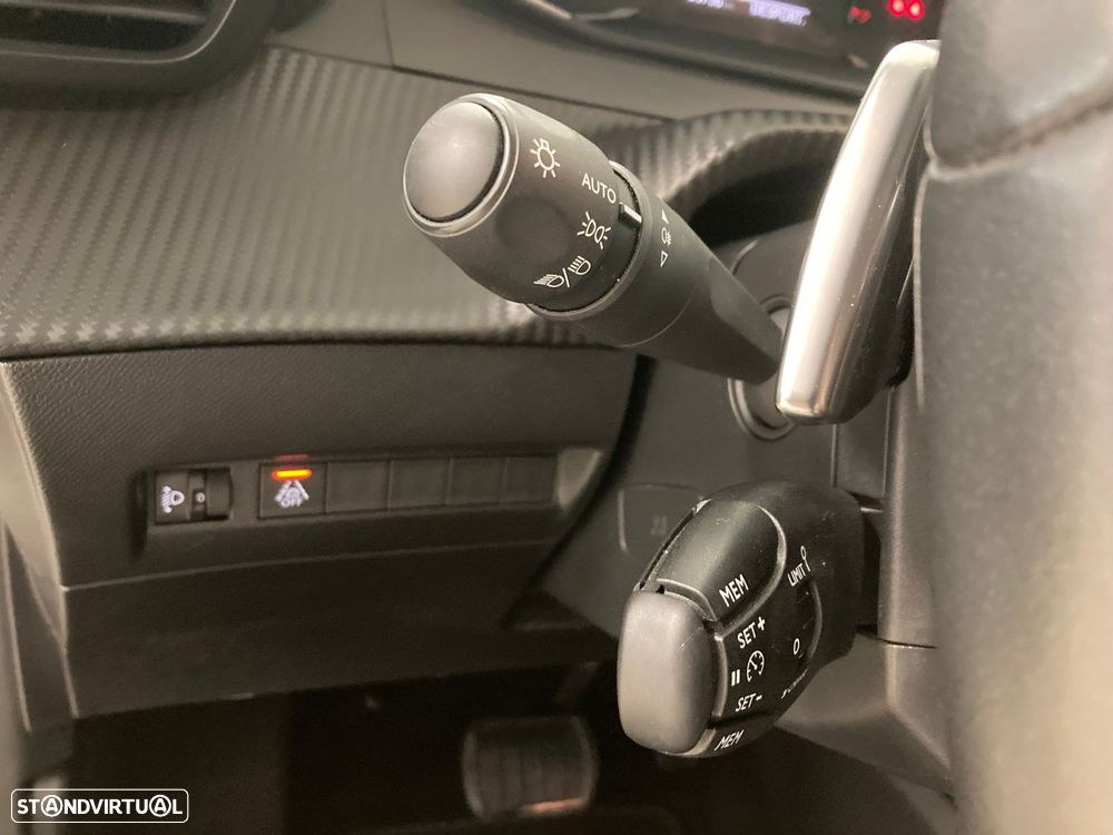 Peugeot 208 1.2 PureTech Allure EAT8 - 45