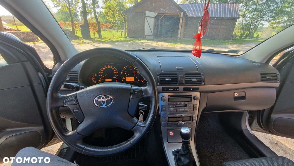Toyota Avensis - 8