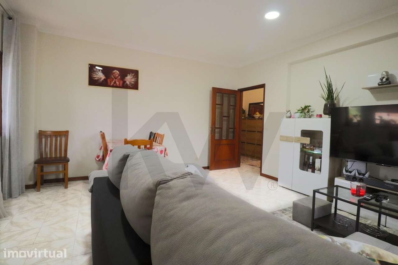 Apartamento T2 com Terraço Privativo e Garagem – Pedroso, Vila Nova de - Grande imagem: 4/19