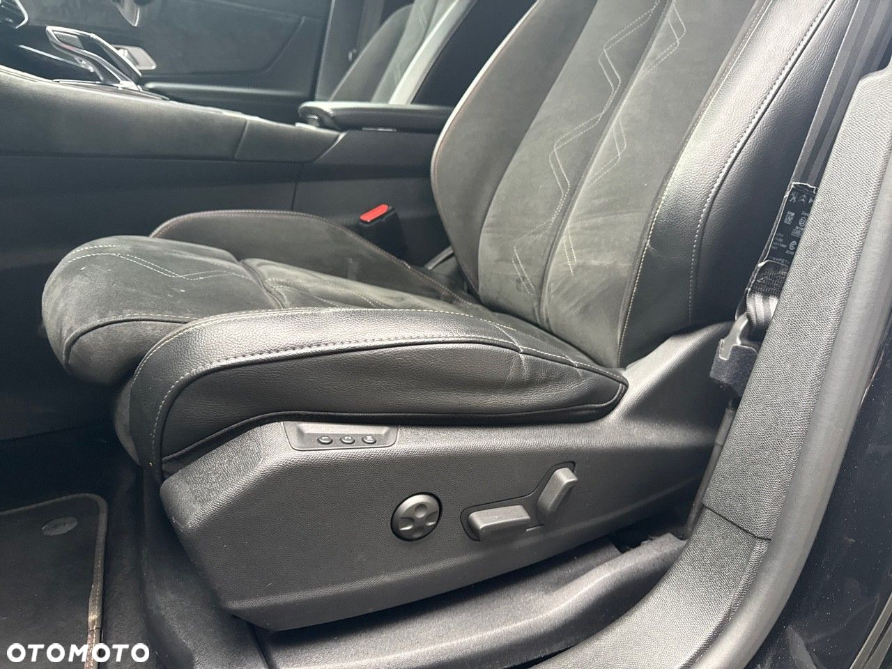 DS Automobiles DS 7 Crossback - 17