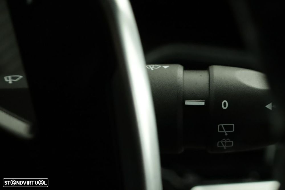 Peugeot 2008 1.2 PureTech Allure EAT8 - 19