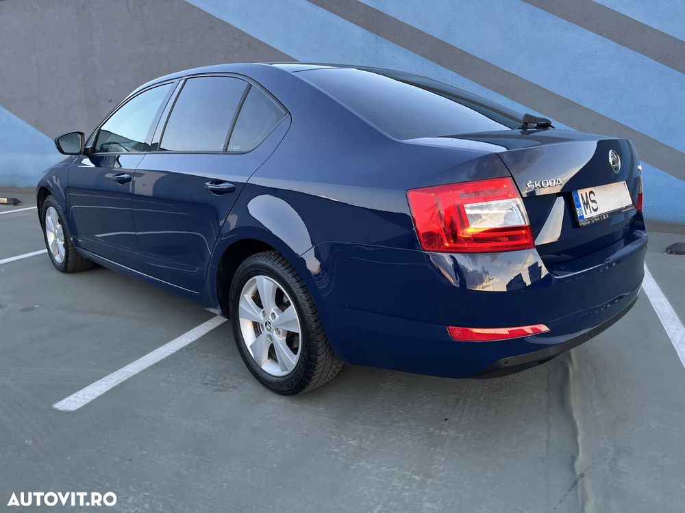 Skoda Octavia 1.6 TDI DSG Style - 24