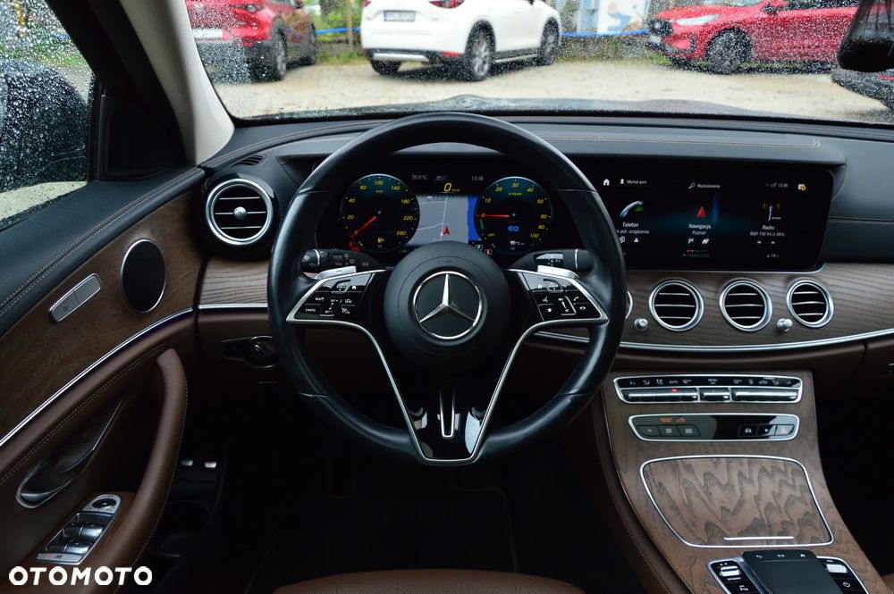 Mercedes-Benz Klasa E 300 9G-TRONIC AMG Line - 22