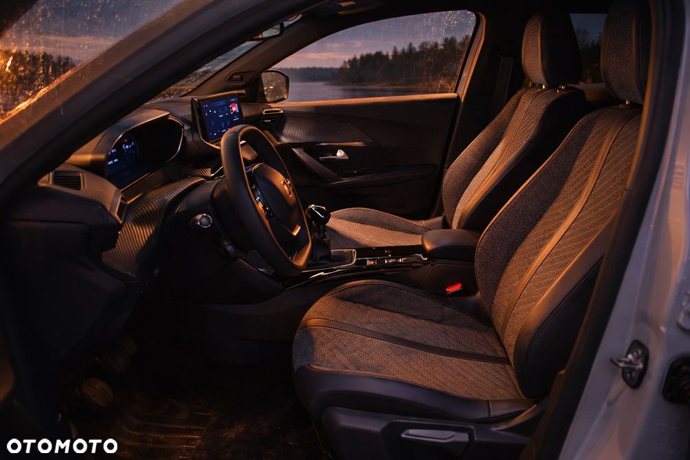 Peugeot 2008 PureTech 100 Stop&Start Allure - 19