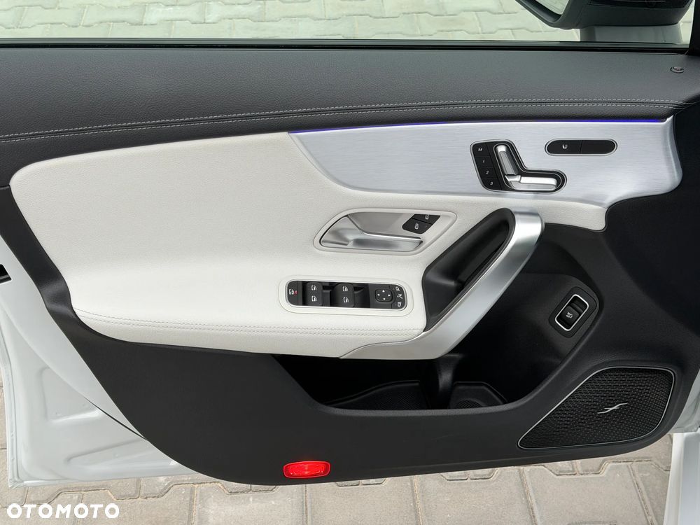 Mercedes-Benz CLA 250 4-Matic AMG Line 7G-DCT - 18