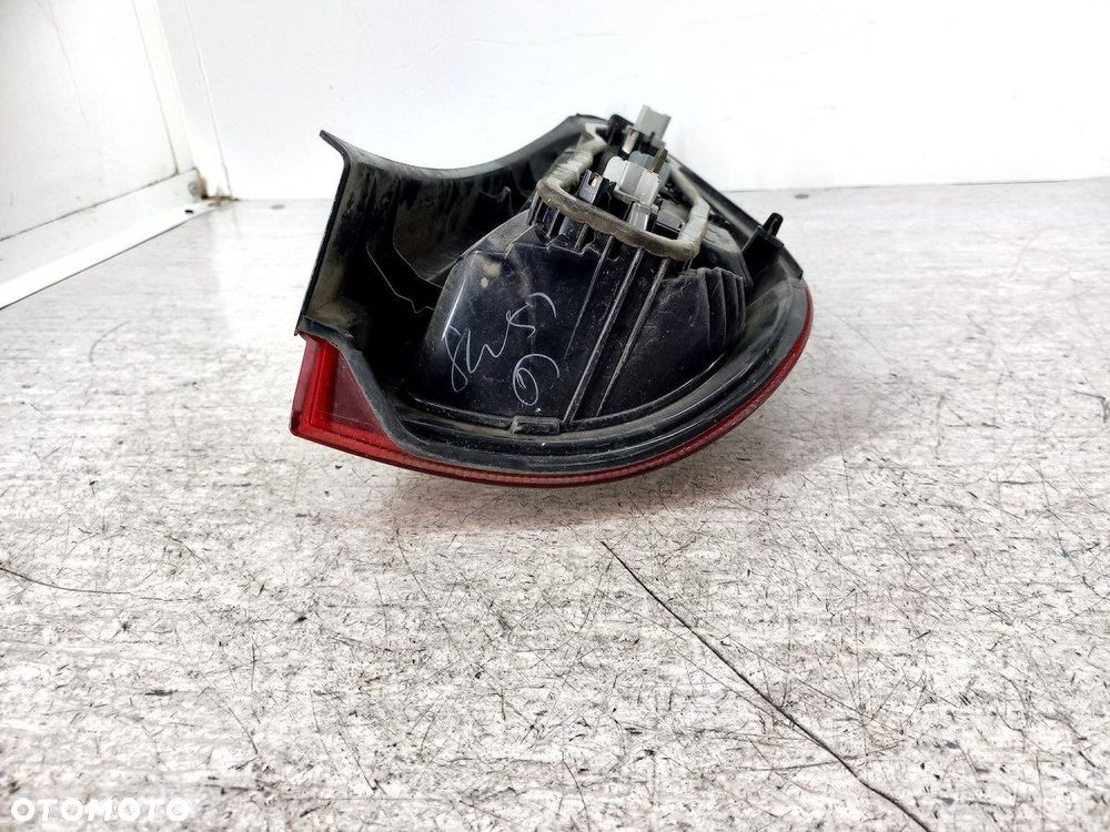 LAMPA TYLNA LEWA TOYOTA YARIS VERSO 52-091 5D - 2