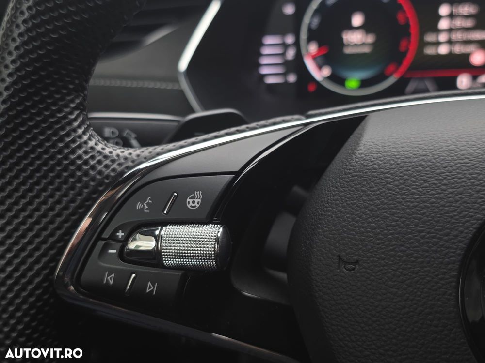 Skoda Octavia 2.0 TDI DSG RS Plus - 25