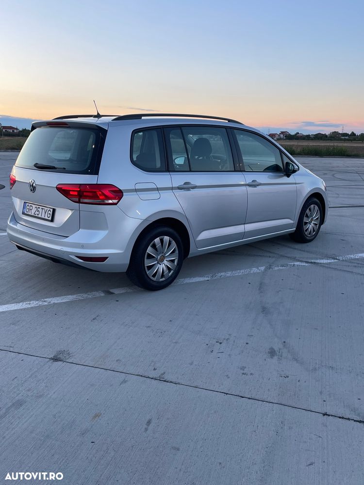 Volkswagen Touran ver-1-6-tdi-scr-bluemotion-technology-dsg-sound - 4
