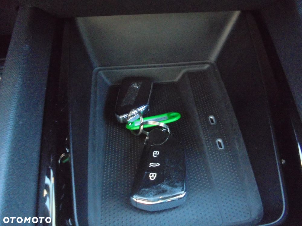 Skoda Octavia 2.0 TDI DSG Sportline - 18