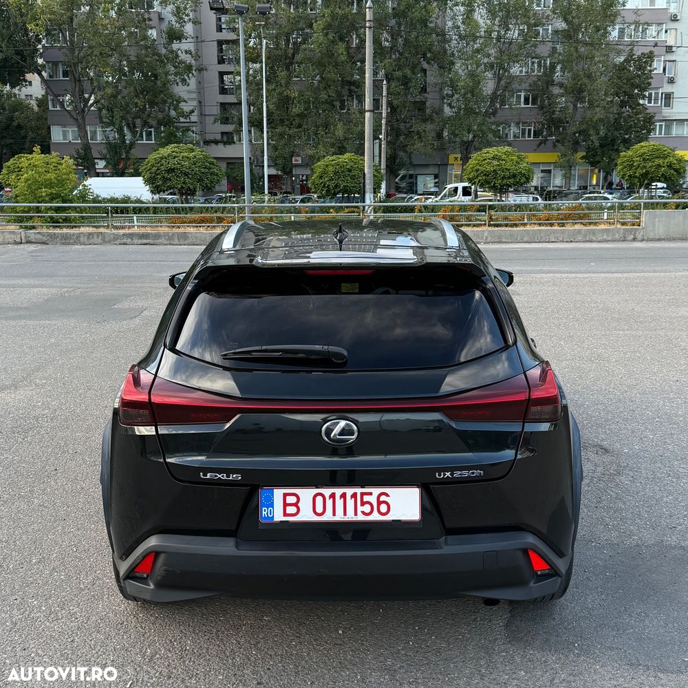 Lexus UX 250h Style Edition - 12