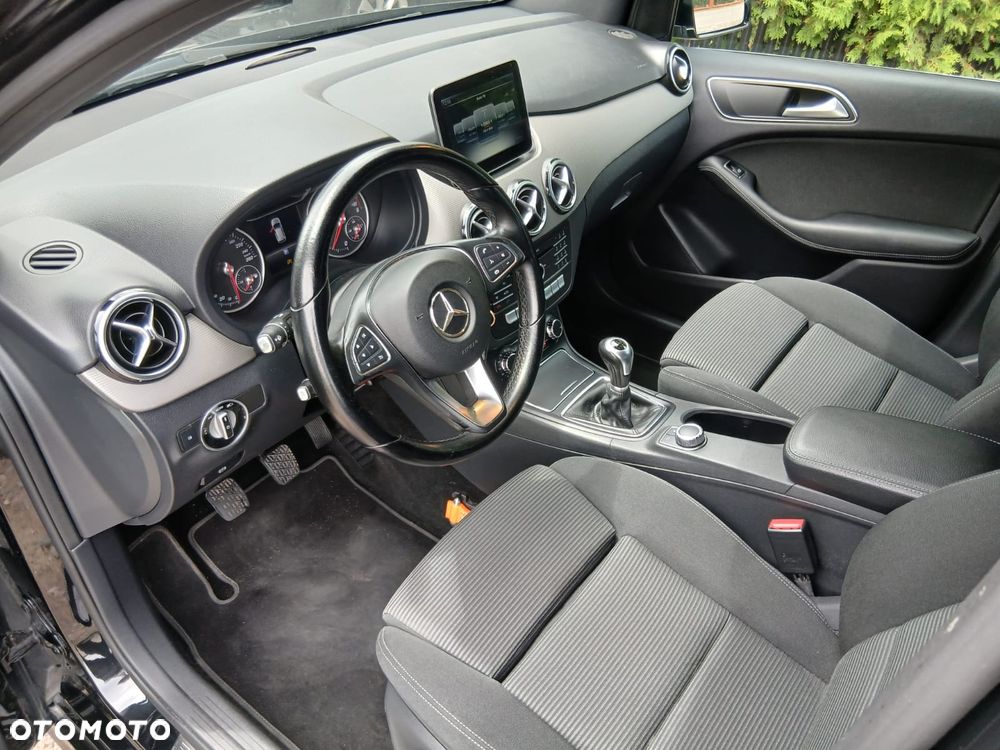 Mercedes-Benz Klasa B 180 d Edition - 18