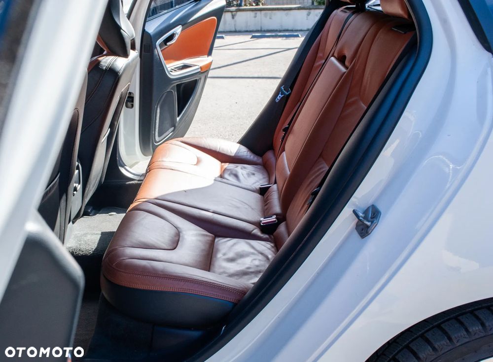 Volvo V60 T6 AWD Summum - 27