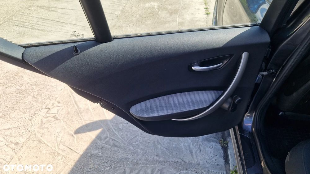 BMW 1 E87 BOCZEK DRZWI LEWY TYŁ - 1