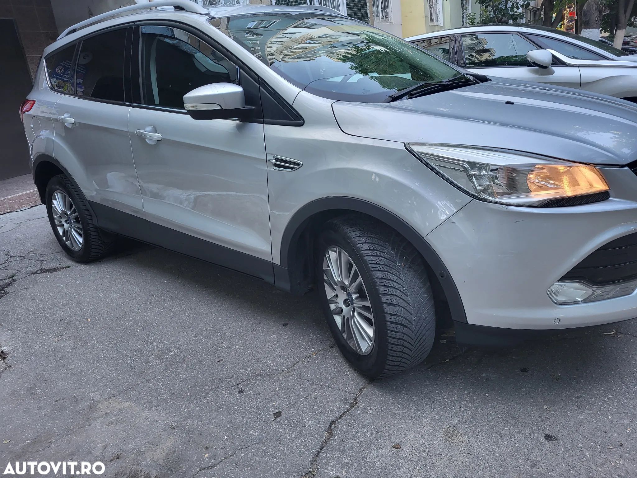 Ford Kuga 2.0 TDCi 4WD Powershift Titanium - 1