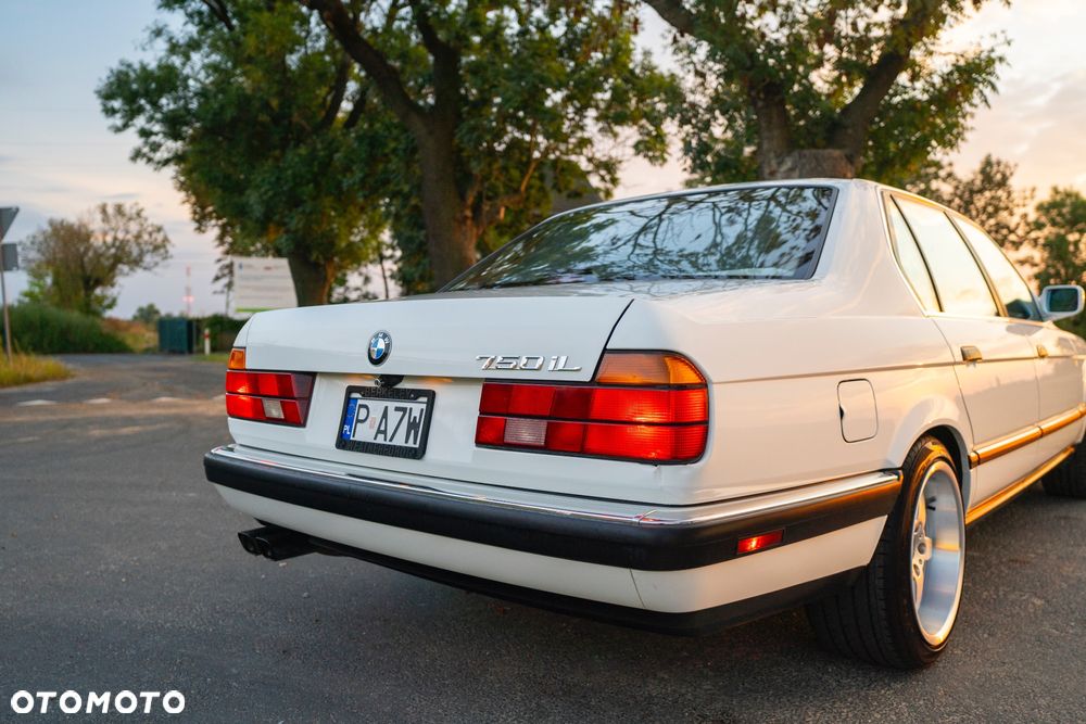 BMW Seria 7 750iL - 12