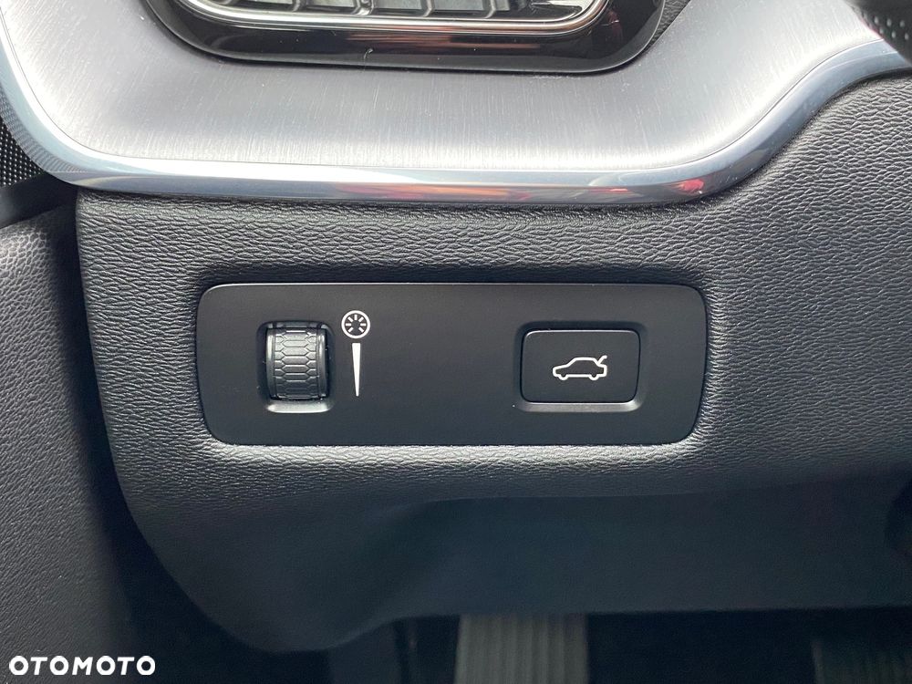 Volvo XC 60 B4 D AWD Geartronic Momentum Pro - 32