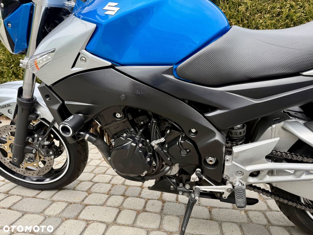 Suzuki GSR - 6