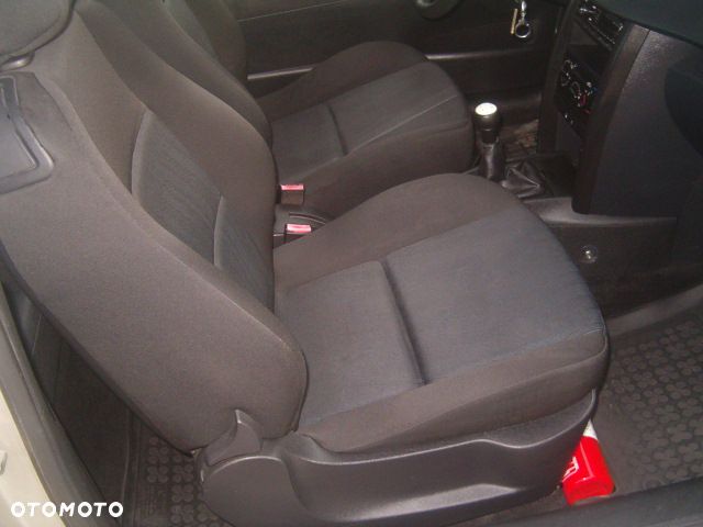 Peugeot 207 - 21