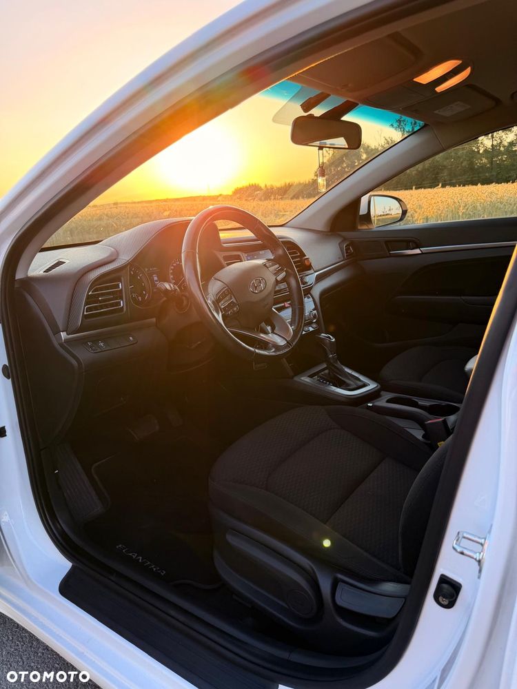 Hyundai Elantra 1.6 Style - 15