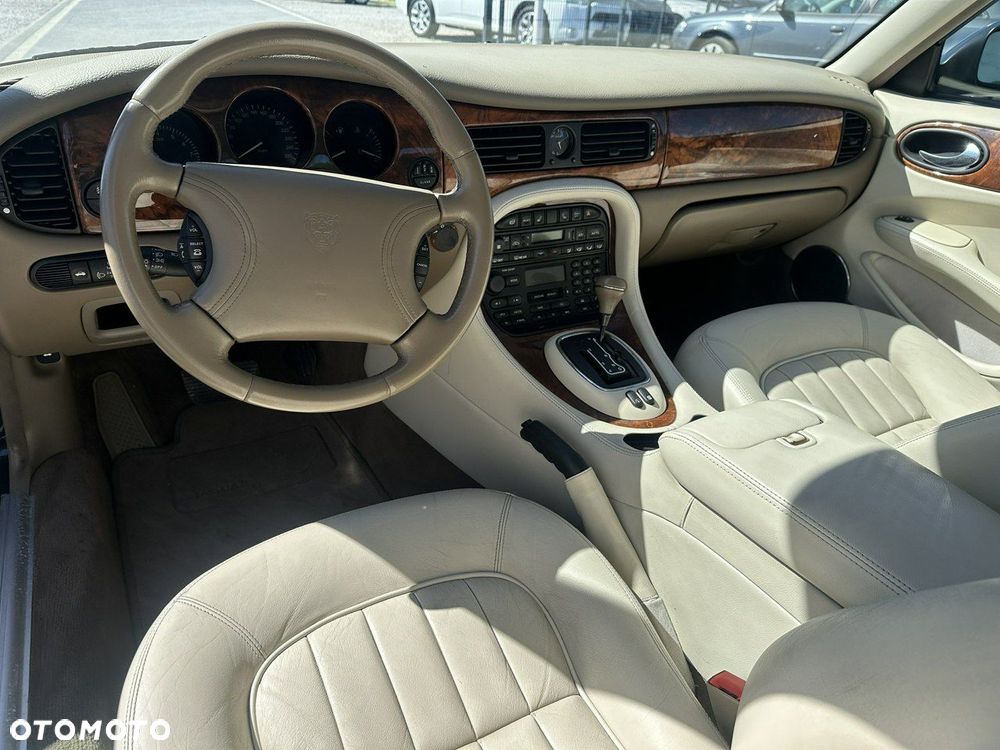 Jaguar XJ - 23