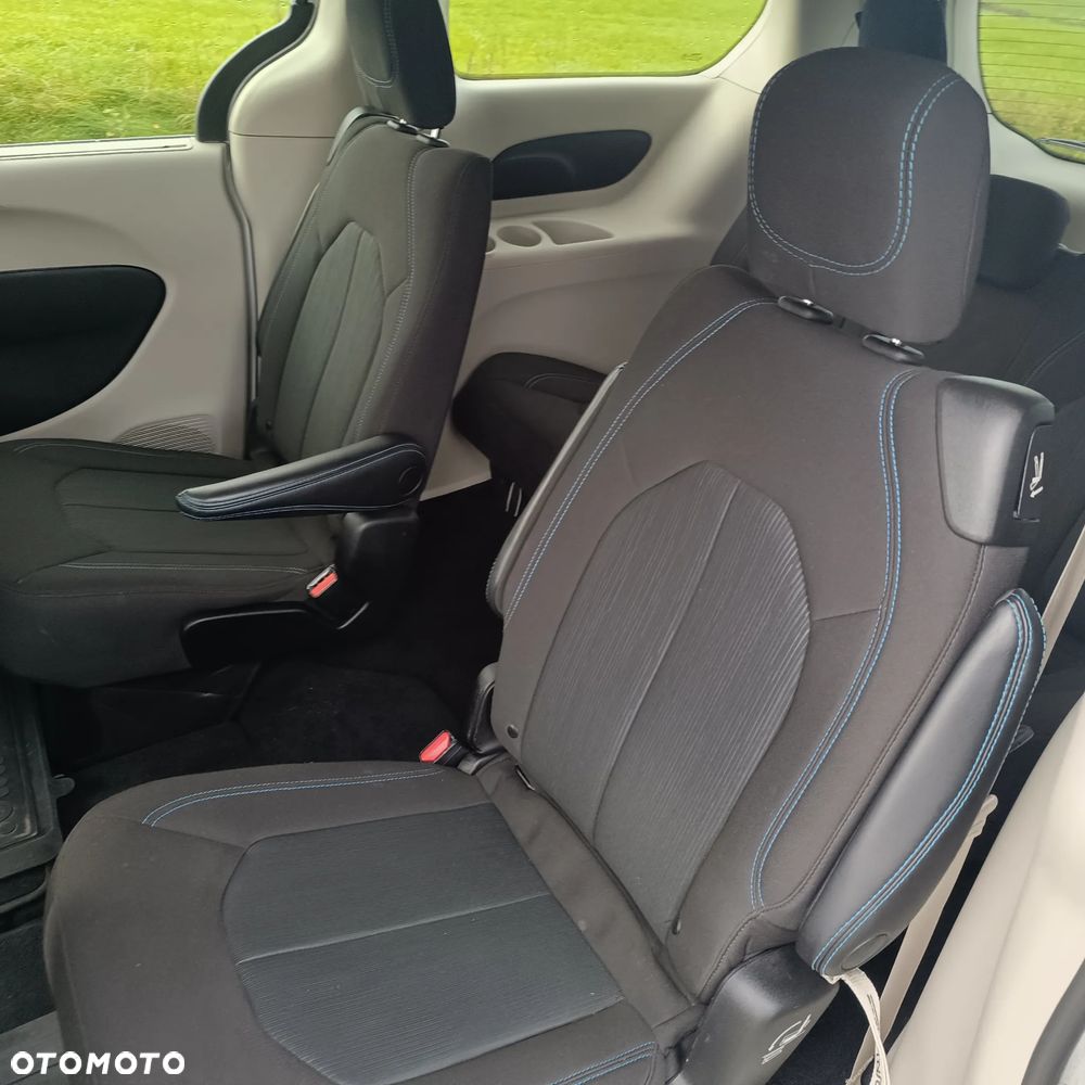 Chrysler Pacifica - 10