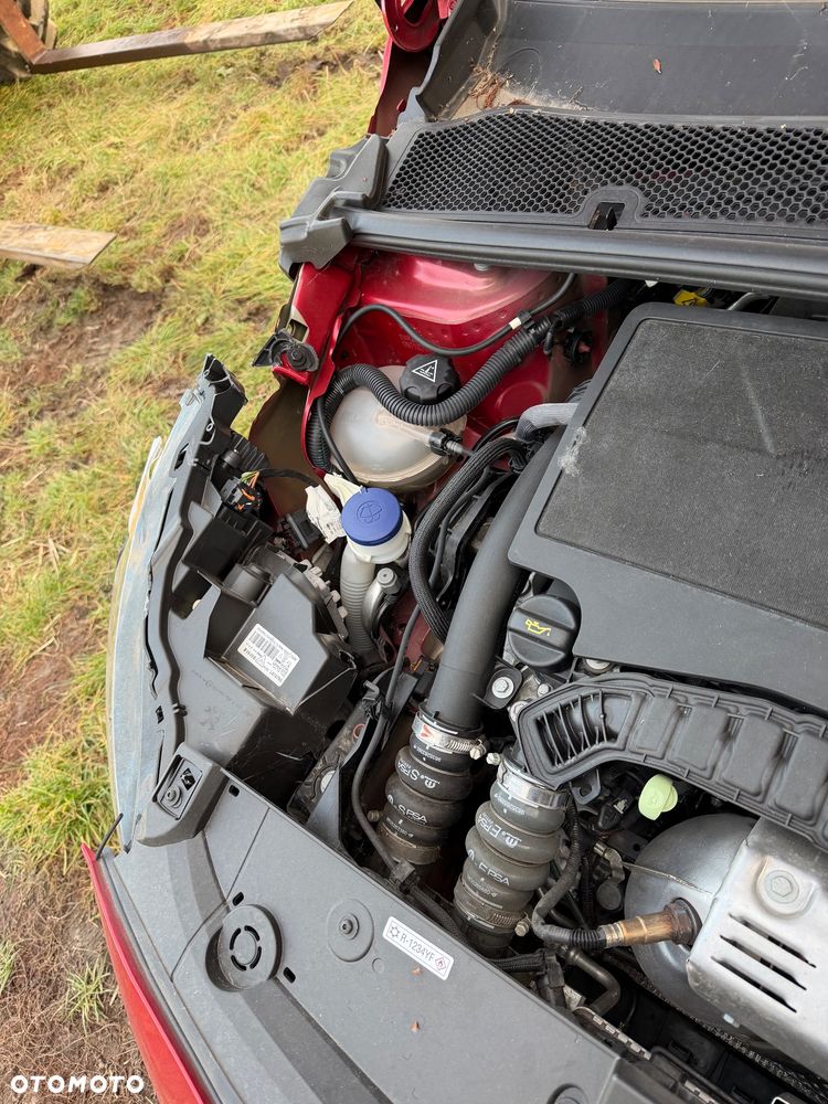Peugeot 208 - 16