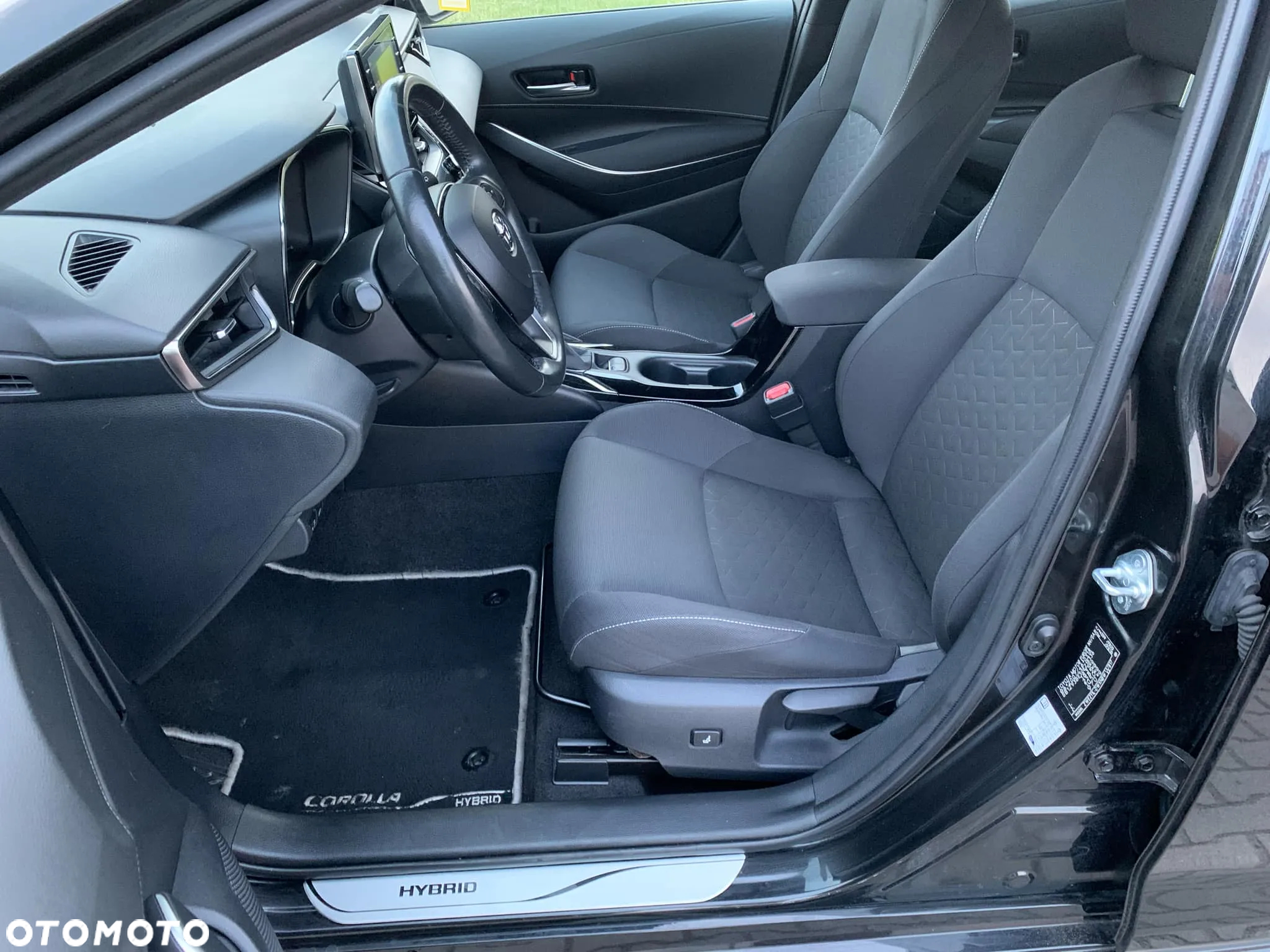 Toyota Corolla 1.8 Hybrid Executive - 13