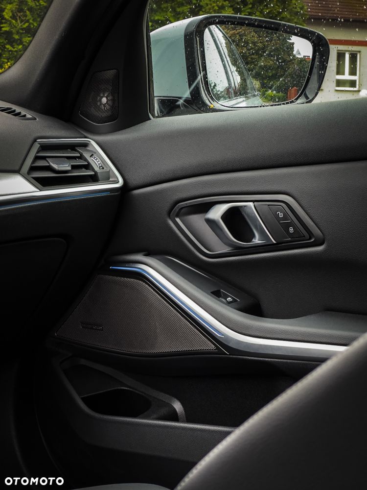 BMW Seria 3 330i xDrive M Sport - 15