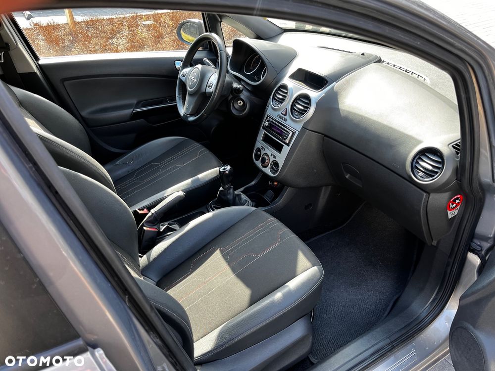 Opel Corsa 1.2 16V Cosmo - 10