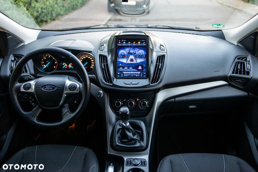 Ford Kuga 2.0 TDCi 2x4 Titanium - 29