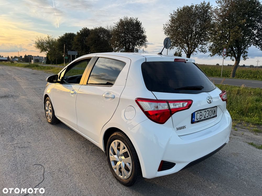 Toyota Yaris 1.0 Premium - 4