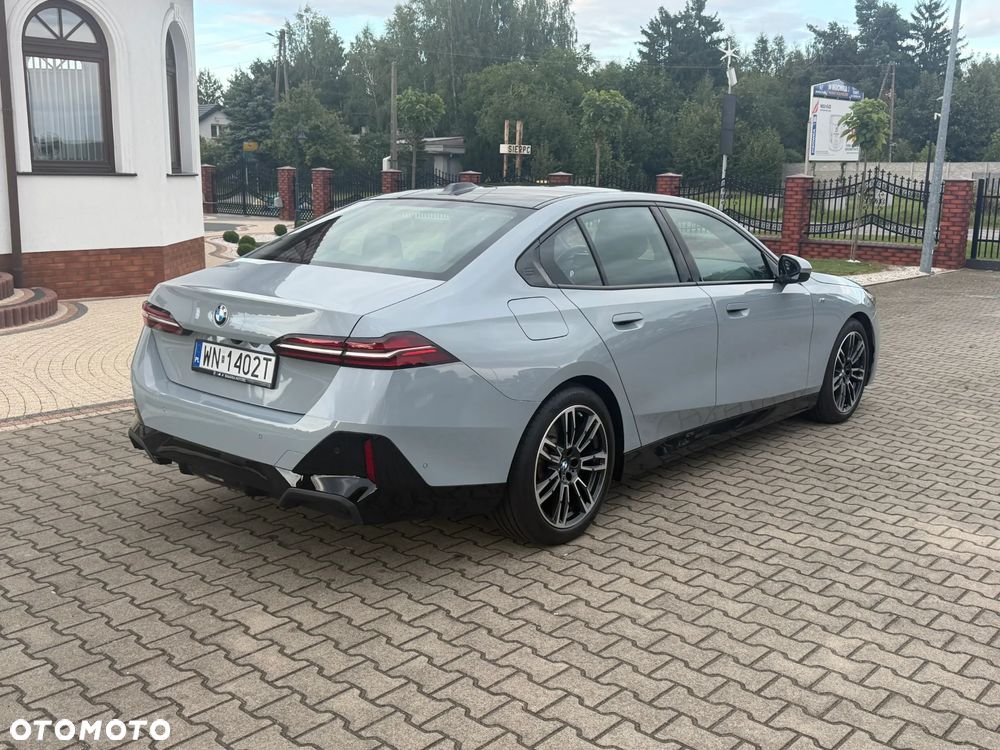 BMW Seria 5 520d xDrive mHEV M Sport - 2